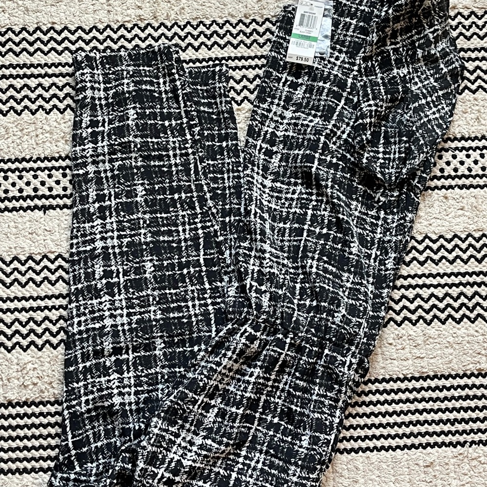 BRAND NEW! Super cute, airy, jumper! Gorgeous pattern. Ruffled sleeve shoulders